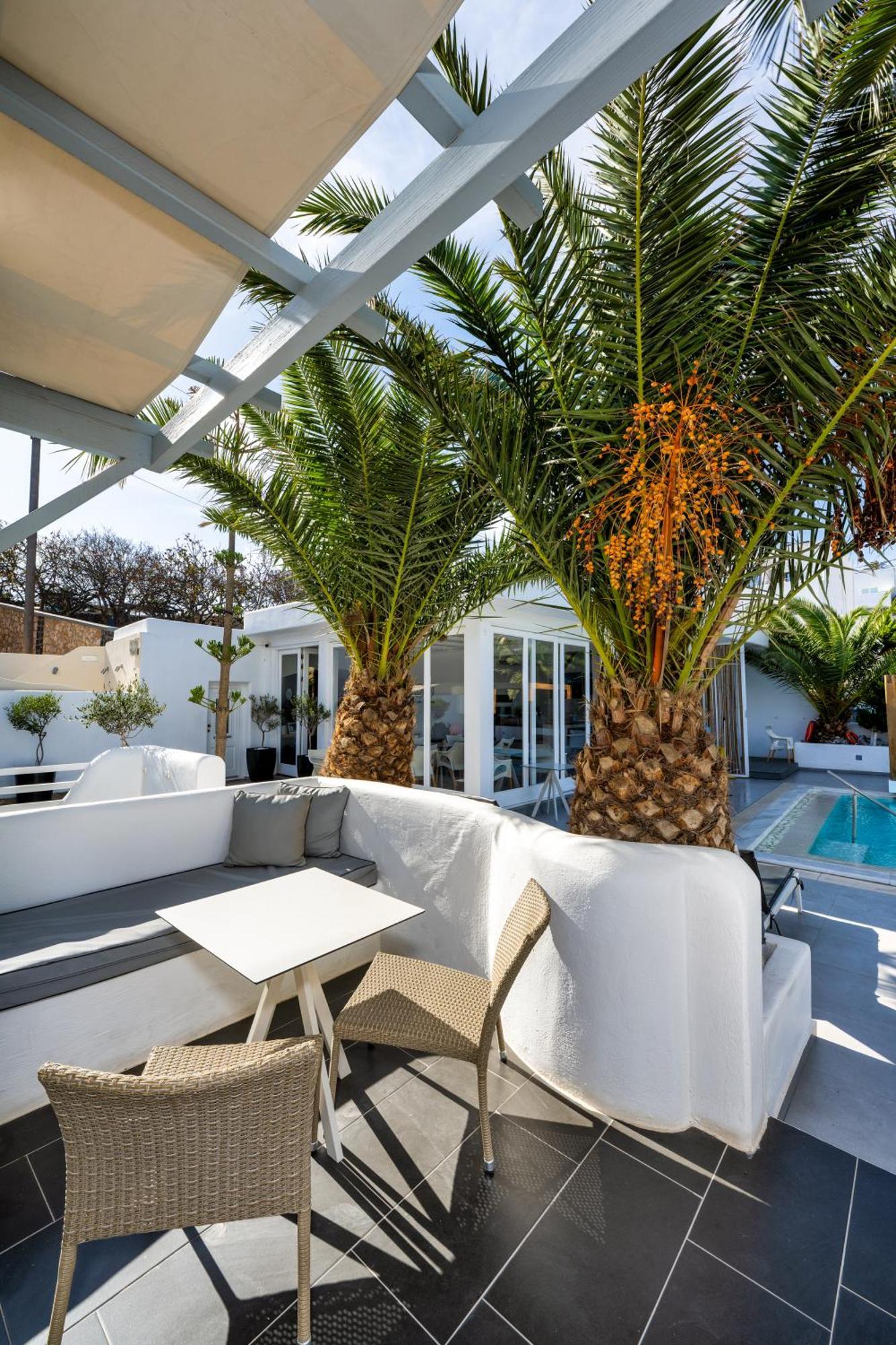 Callia Retreat Suites - Adults Only Fira  Dış mekan fotoğraf