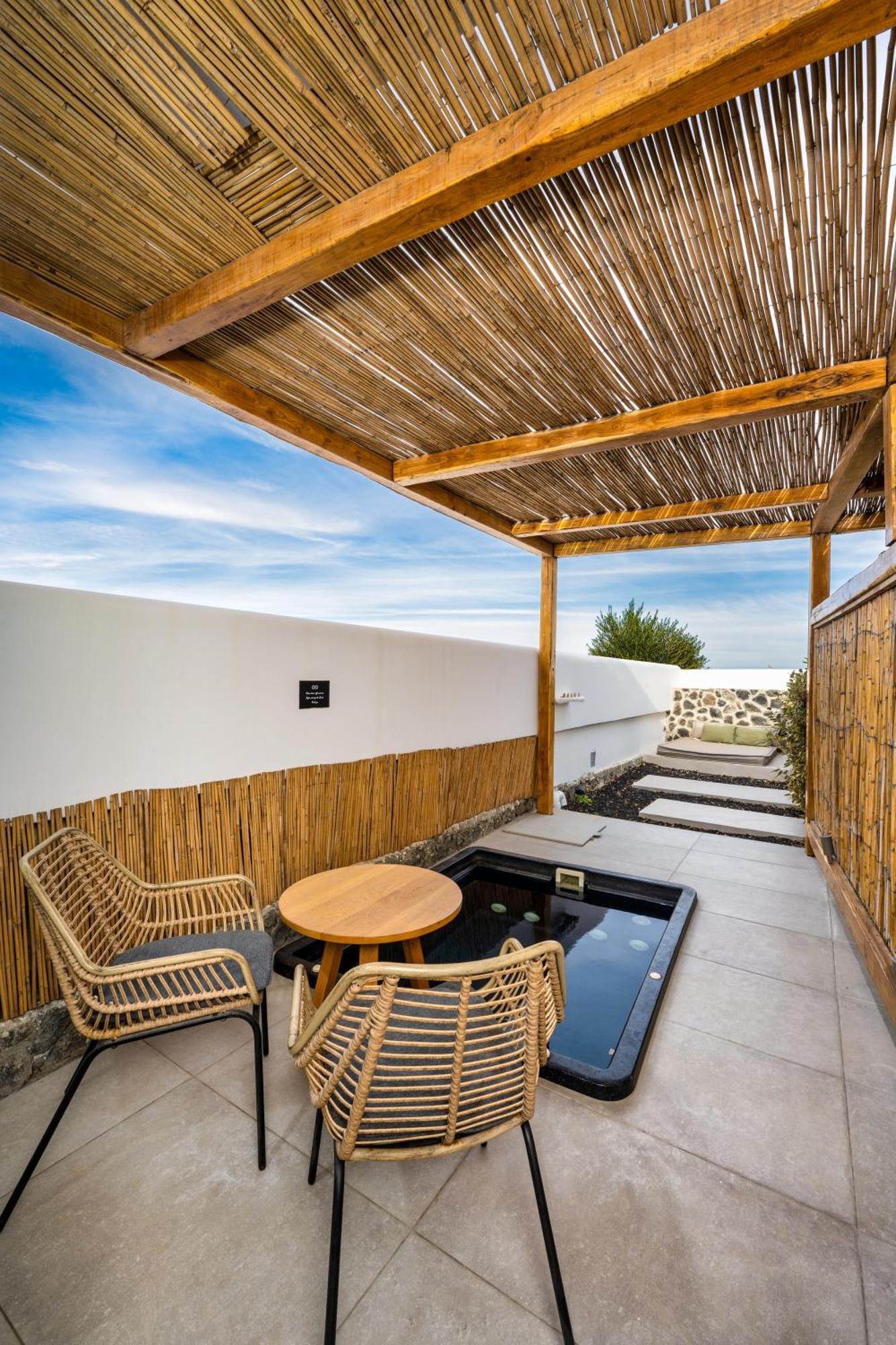 Callia Retreat Suites - Adults Only Fira  Dış mekan fotoğraf