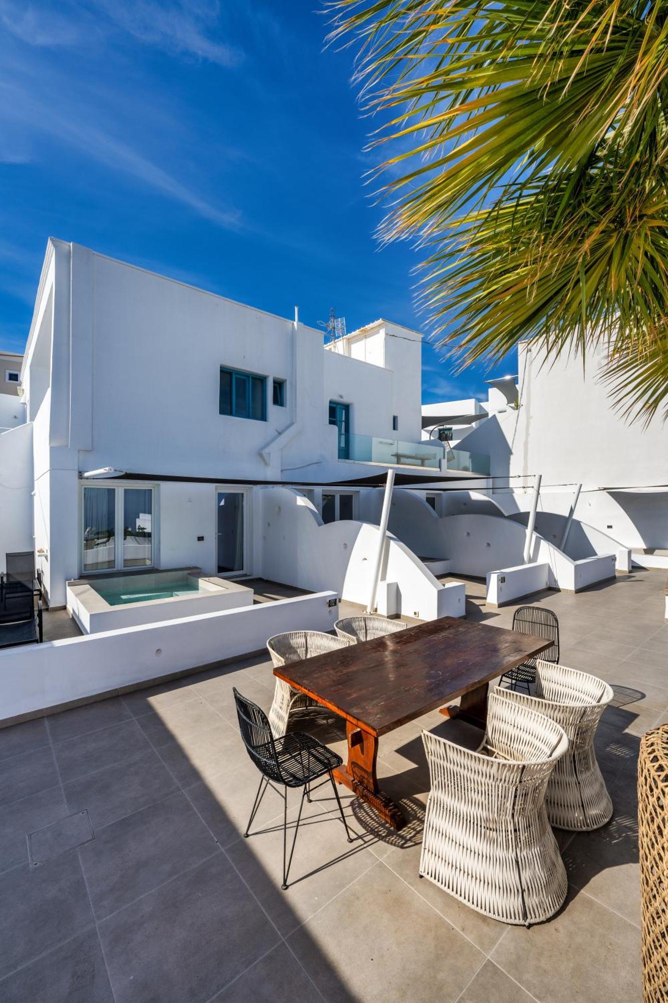 Callia Retreat Suites - Adults Only Fira  Dış mekan fotoğraf